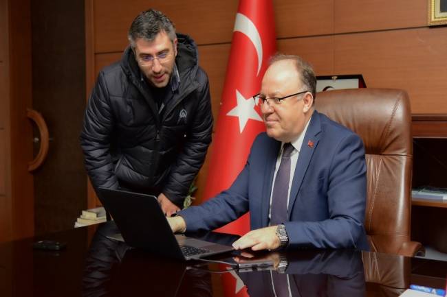 Vali Mustafa Tutulmaz Anadolu Ajansı'nın "Yılın Fotoğrafları" Kategorilerinde Fotoğrafları Oyladı