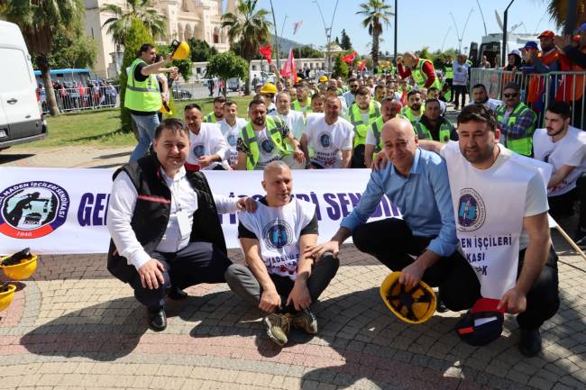Madenciler Adana'da Alkışlarla Karşılandı