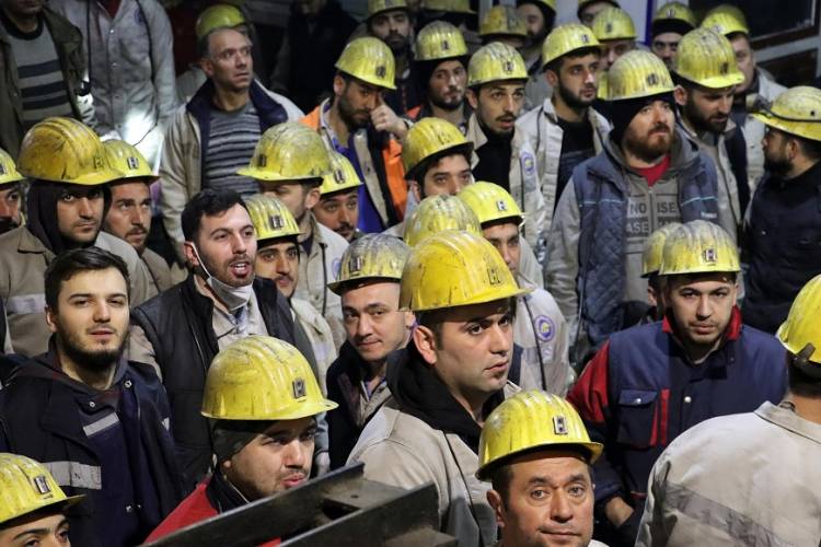 Gmis Genel Teşkilatlandırma Ve Eğitim Sekreteri Tayfun Demir Maden İşcilerini Bilgilendirdi