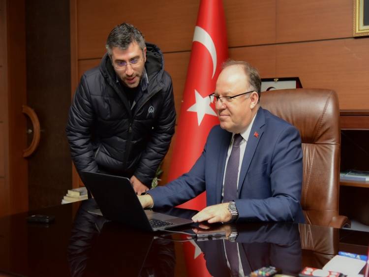 Vali Mustafa Tutulmaz Anadolu Ajansı'nın "Yılın Fotoğrafları" Kategorilerinde Fotoğrafları Oyladı