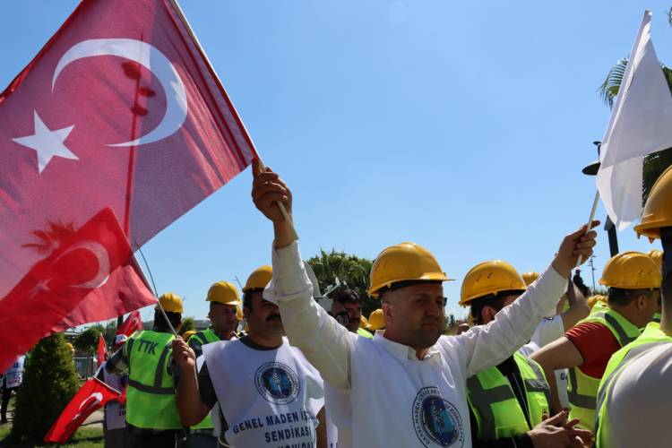 Madenciler Adana'da Alkışlarla Karşılandı
