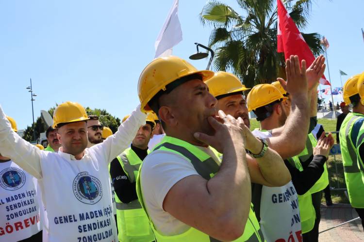 Madenciler Adana'da Alkışlarla Karşılandı